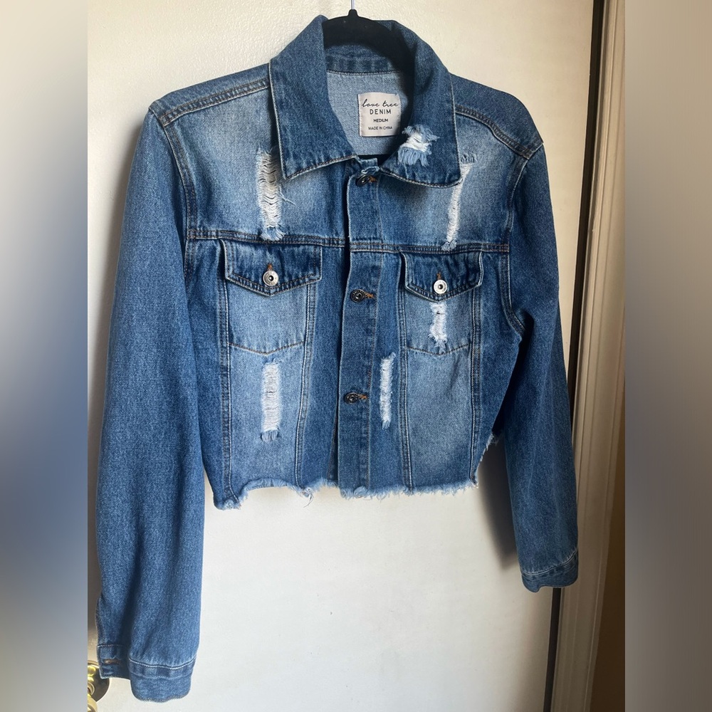 Love Tree Womens Blue Denim Cropped Jacket. Size medium.